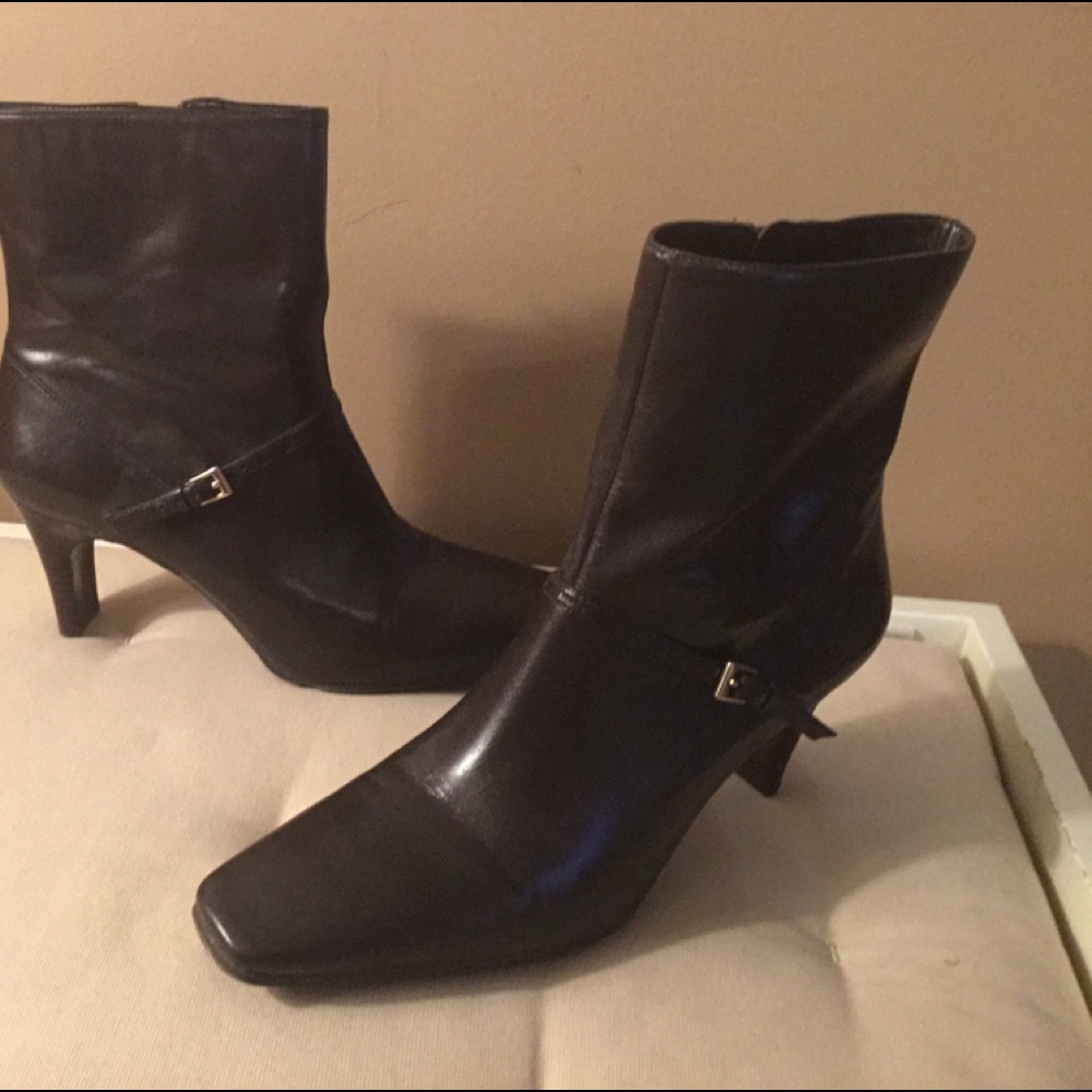 NWOT 10M Nine West Leather Ankle Boots - 3” beautiful boot. Too big for me.